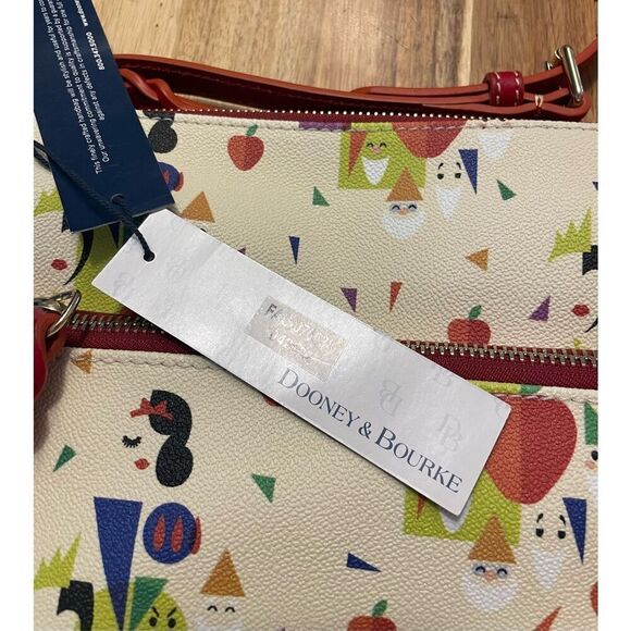 Disney Dooney & Bourke Bag - Snow White And The Seven Dwarfs - Crossbody - Picture 4 of 9